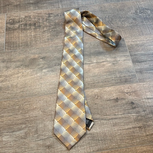 Van Heusen Other - 100% Silk Van Heusen Men’s Neck Tie